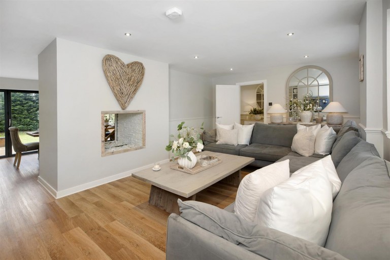 Images for 2 Longmeadow, Clyst St. Mary, Exeter