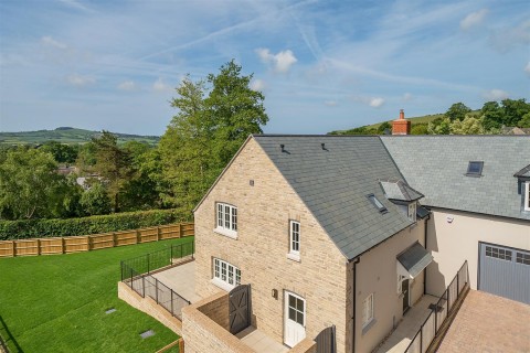 Click the photo for more details of Barges Close, Litton Cheney