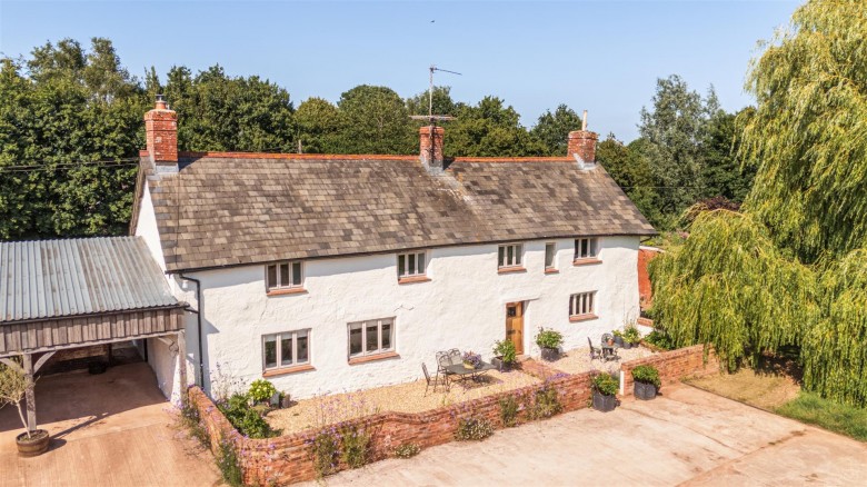 Click the photo for more details of Clyst Hydon, Cullompton, Devon