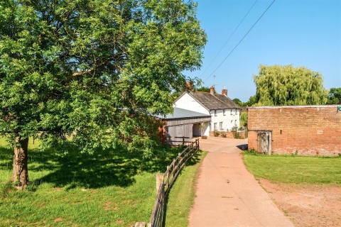 Click the photo for more details of Clyst Hydon, Cullompton, Devon