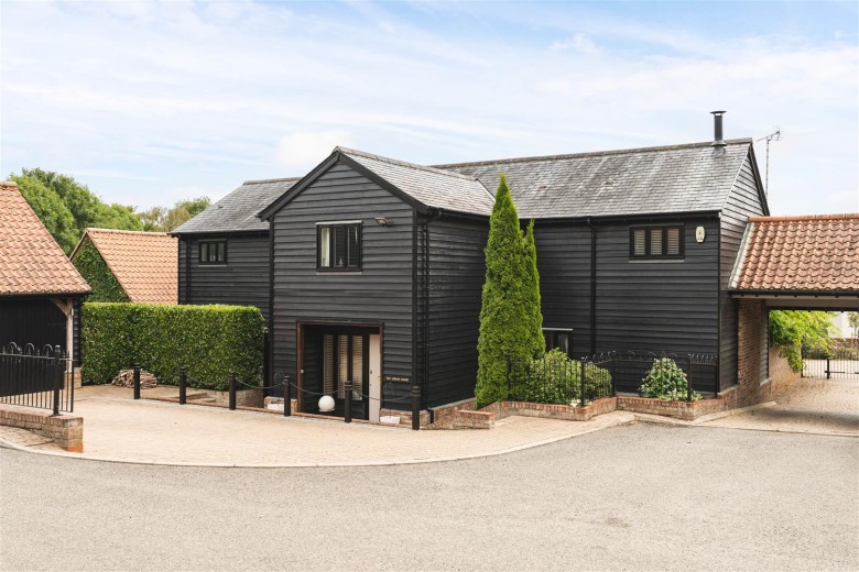 Click the photo for more details of Freezes Barns, Steeple Bumpstead