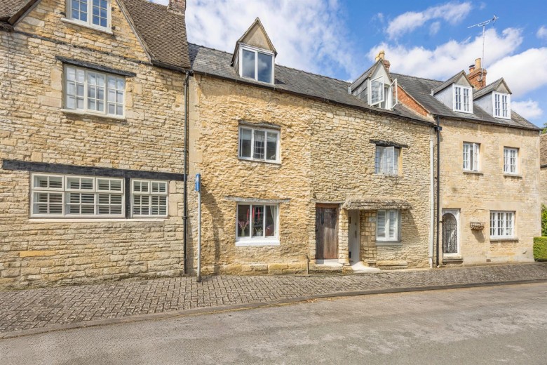 Click the photo for more details of Gloucester Street, Cirencester
