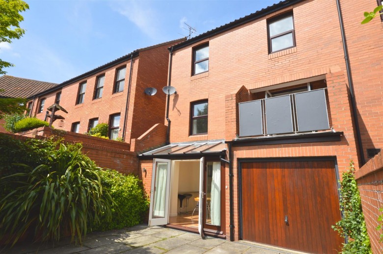 Click the photo for more details of Neustadt Court, Lincoln