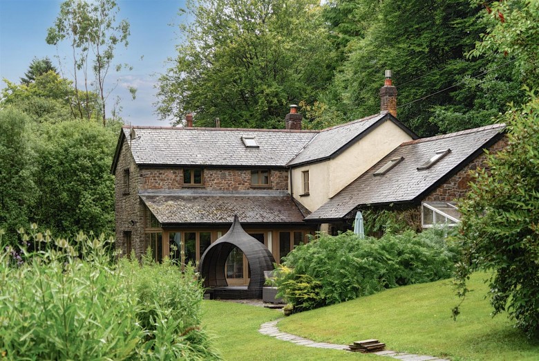 Click the photo for more details of Parkham, Bideford