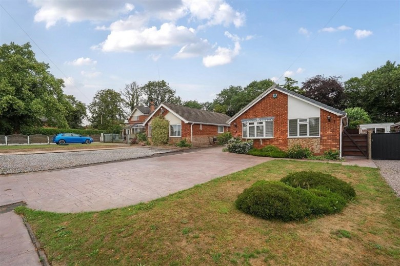 Click the photo for more details of Bath Lane, Moira, Swadlincote, DE12