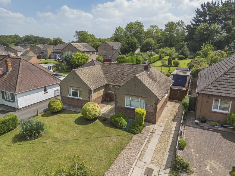 Click the photo for more details of Badby Road West, Daventry, NN11