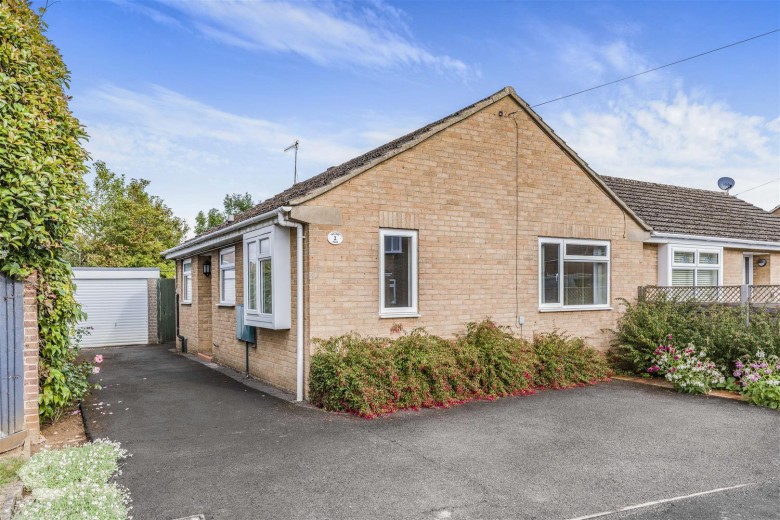 Click the photo for more details of Willow Road, Banbury