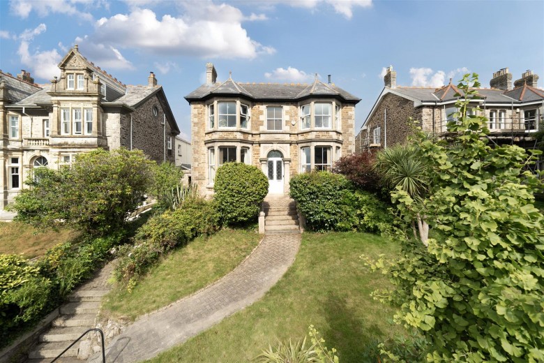 Click the photo for more details of Clinton Road, Redruth, Cornwall