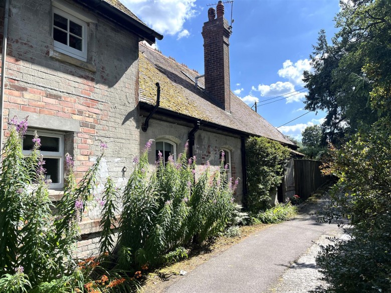Click the photo for more details of Shillingstone, Blandford Forum