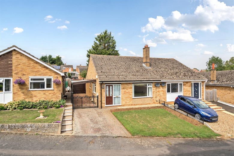 Click the photo for more details of Simons Walk, Pattishall, NN12