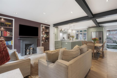 Click the photo for more details of Queen Street, Henley-On-Thames