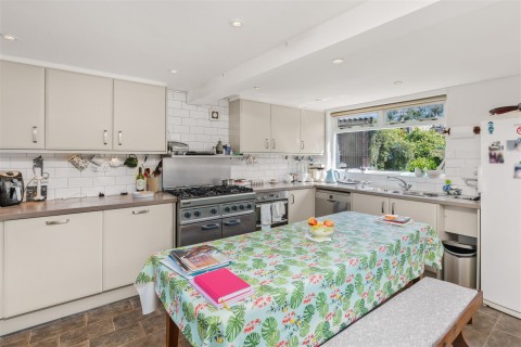 Click the photo for more details of Whittall Street, Kings Sutton, Banbury