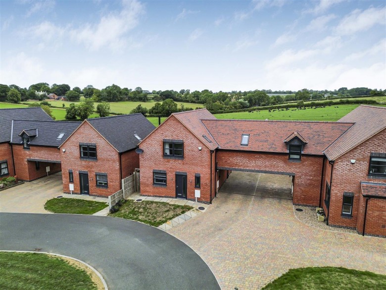 Click the photo for more details of Skylark Close, Swinford, LE17