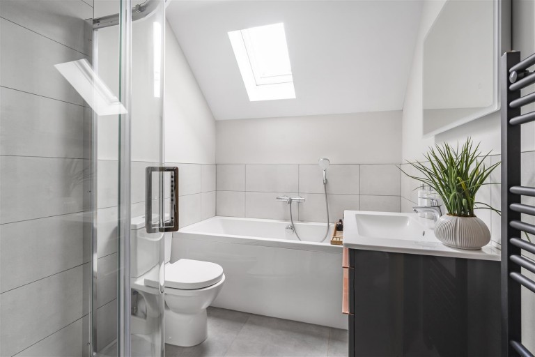 Images for Skylark Close, Swinford, LE17