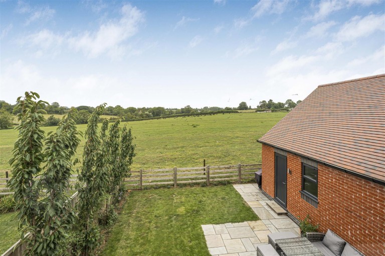 Images for Skylark Close, Swinford, LE17