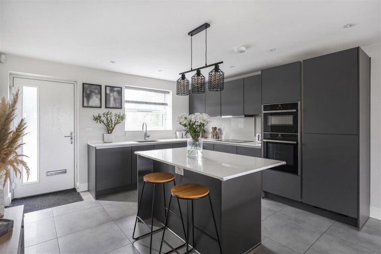 Images for Skylark Close, Swinford, LE17