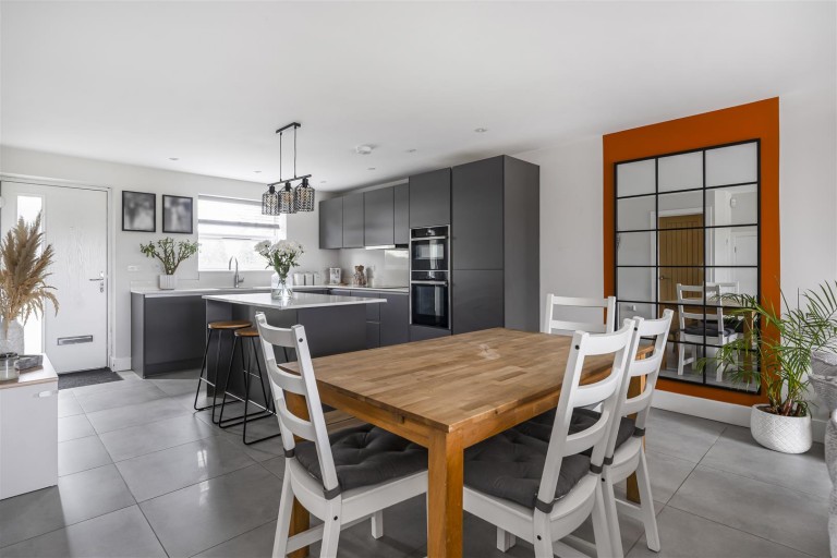 Images for Skylark Close, Swinford, LE17