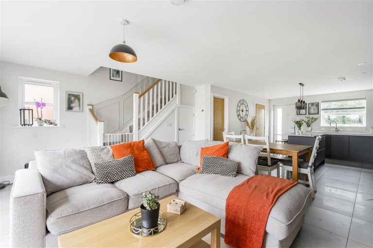 Images for Skylark Close, Swinford, LE17