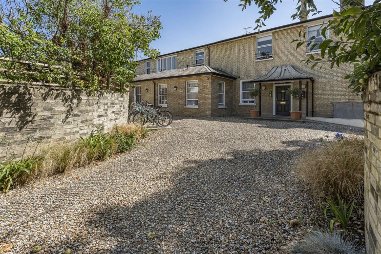 Click the photo for more details of Grafton House, Maids Causeway, Cambridge