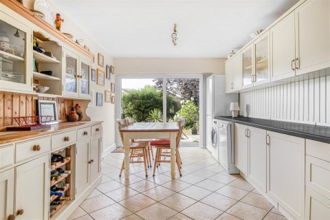 Click the photo for more details of Farmerie Road, Hundon, Sudbury