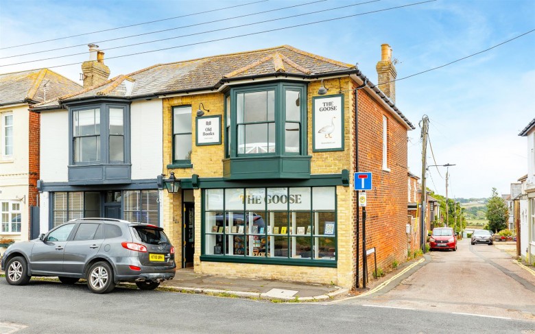 Click the photo for more details of Newlands, St. Helens, Ryde
