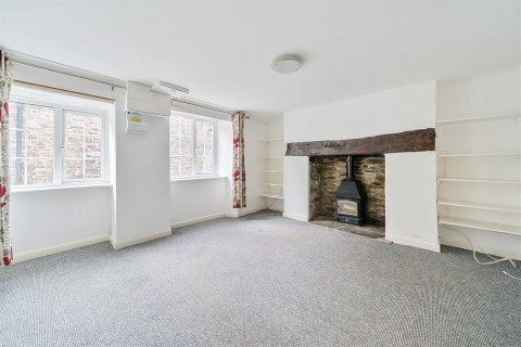 Click the photo for more details of Broadhempston, Totnes