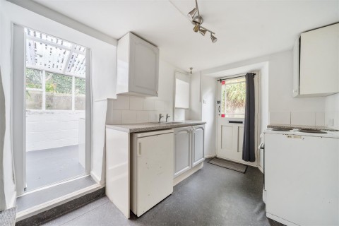 Click the photo for more details of Broadhempston, Totnes