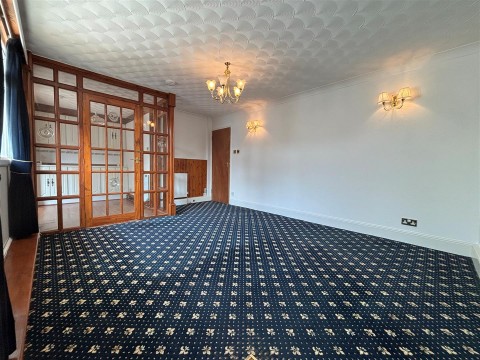 Click the photo for more details of School Green Road, Freshwater