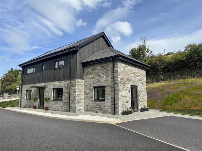 Click the photo for more details of Lee Bay Gardens