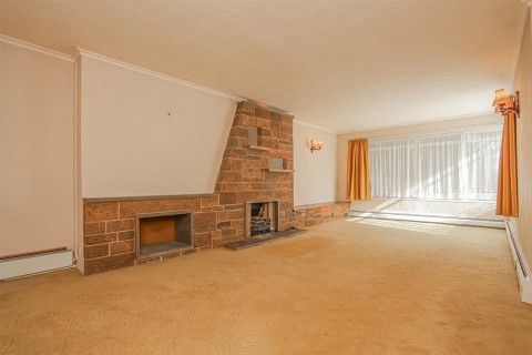Click the photo for more details of Queen Street, Middleton Cheney, Banbury