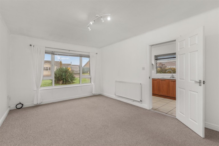 Images for Central Avenue, Woodford Halse