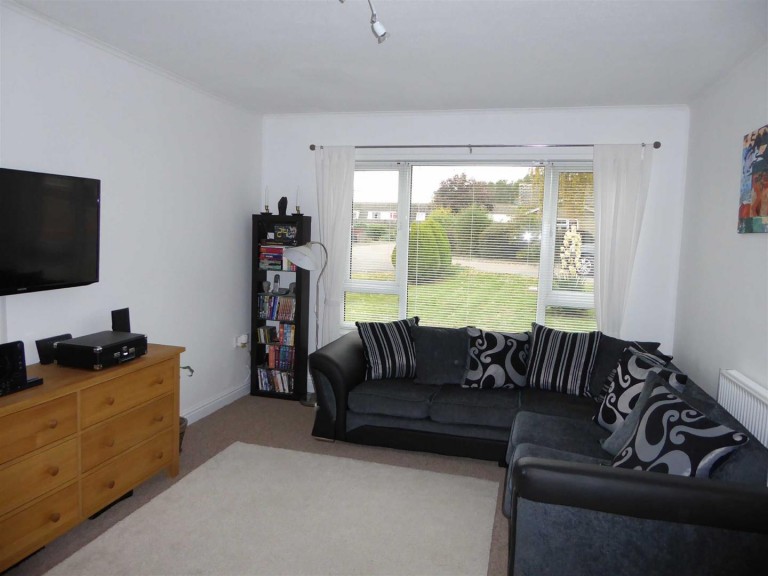Images for Central Avenue, Woodford Halse