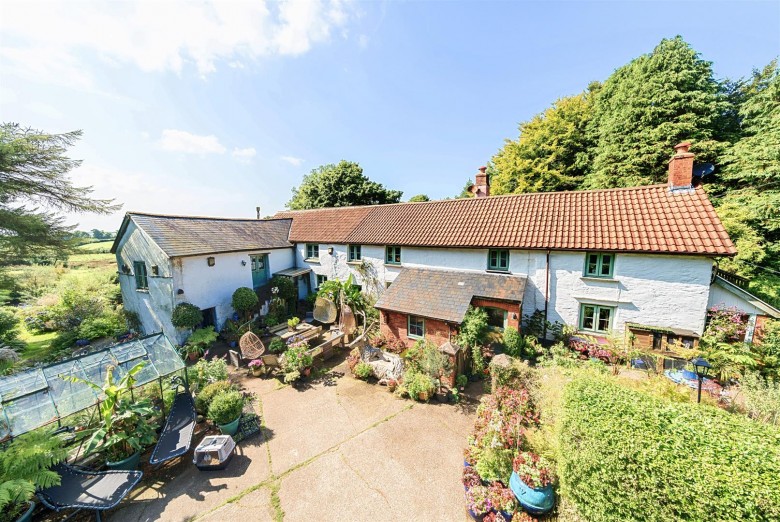 Click the photo for more details of Bratton Fleming, Barnstaple