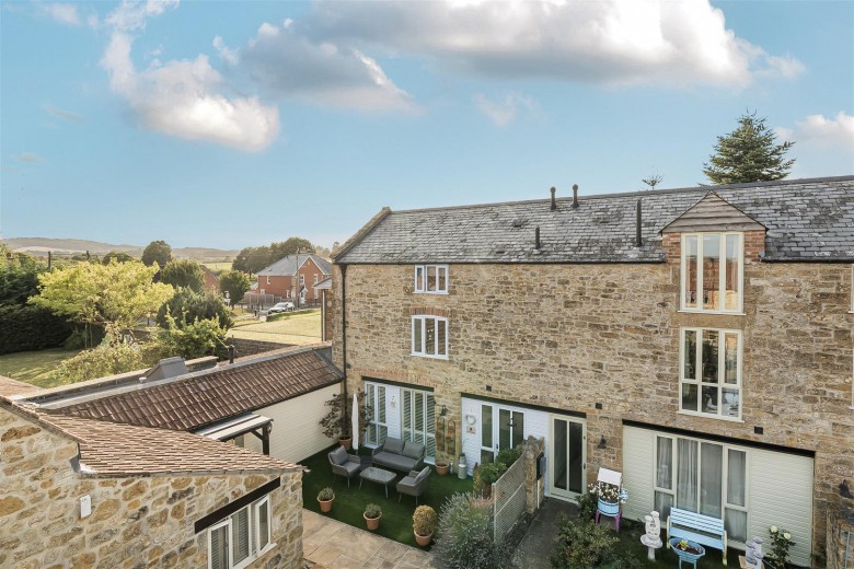 Click the photo for more details of Granary Barton Close, Merriott