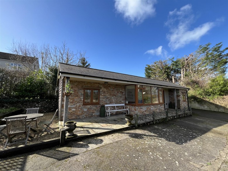 Click the photo for more details of Hawkchurch, Axminster