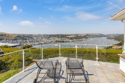 Click the photo for more details of Redoubt Hill, Kingswear, Dartmouth