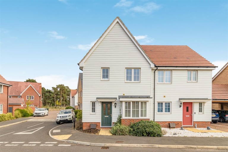 Images for Larch Way, Red Lodge