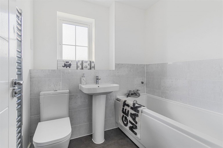 Images for Larch Way, Red Lodge