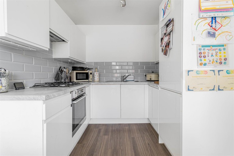 Images for Larch Way, Red Lodge