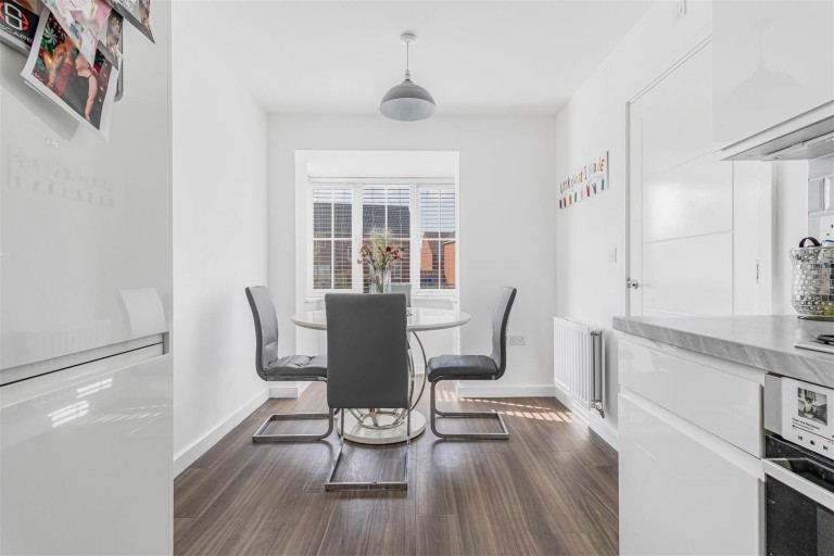 Images for Larch Way, Red Lodge