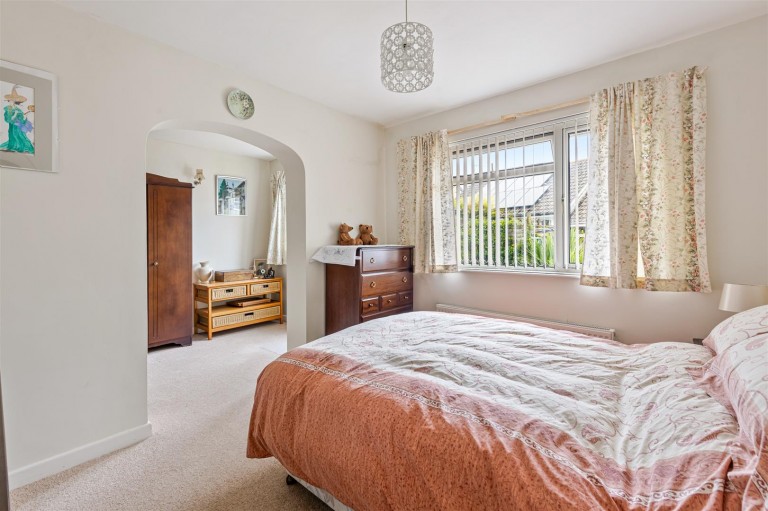 Images for Willows Close, Frogmore