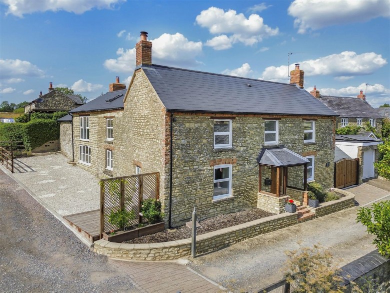 Click the photo for more details of Kings Lane, Pury End, NN12
