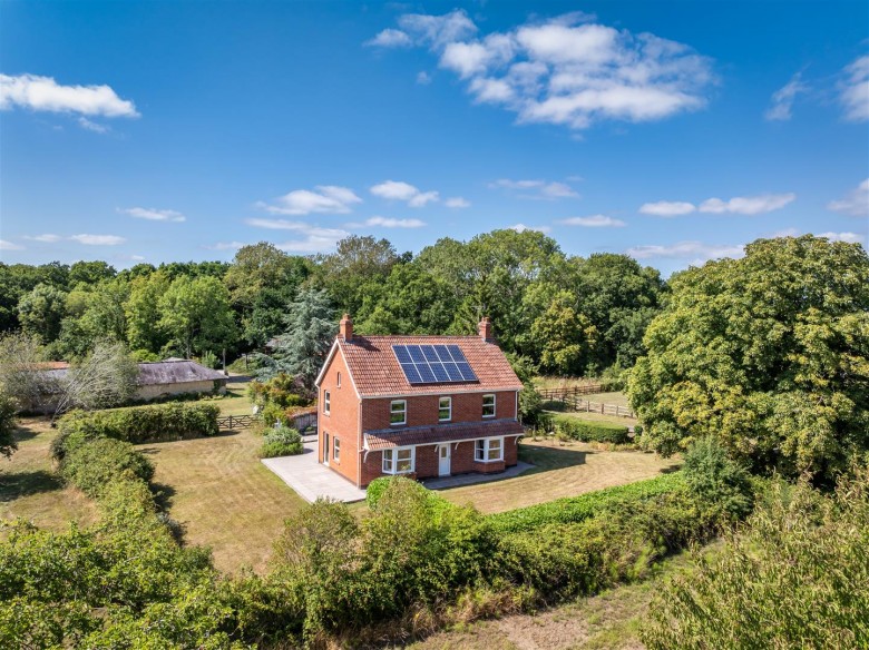 Click the photo for more details of Amouracre Farm, Wiltshire