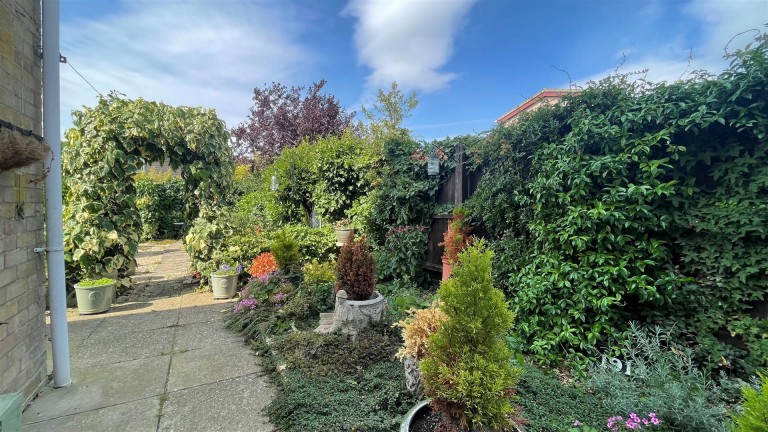 Images for Longfields, Ely