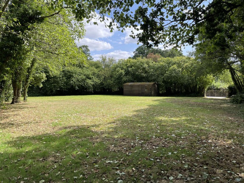 Click the photo for more details of Shillingford, Tiverton