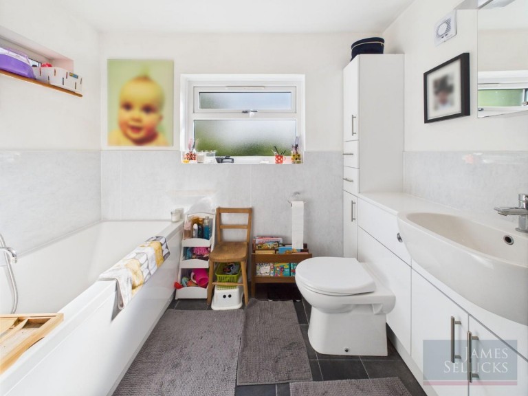 Images for Glen Way, Oadby, Leicestershire