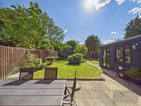 Click the photo for more details of Glen Way, Oadby, Leicestershire