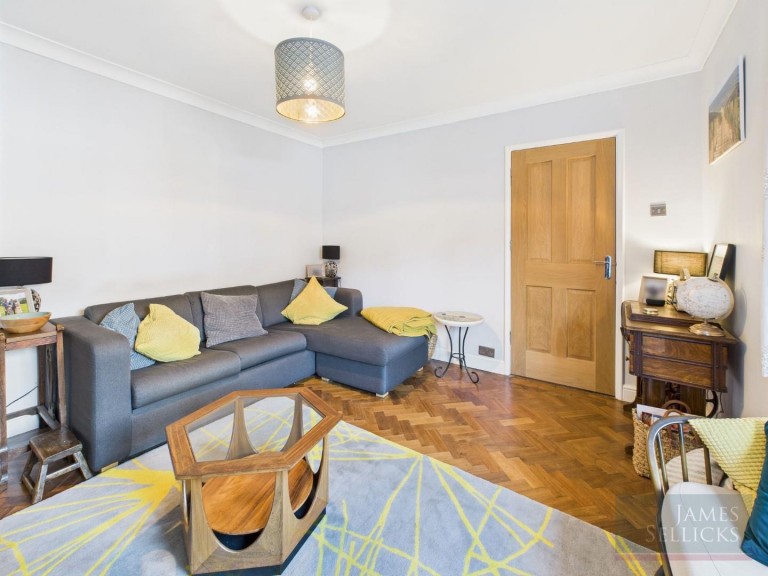 Images for Glen Way, Oadby, Leicestershire