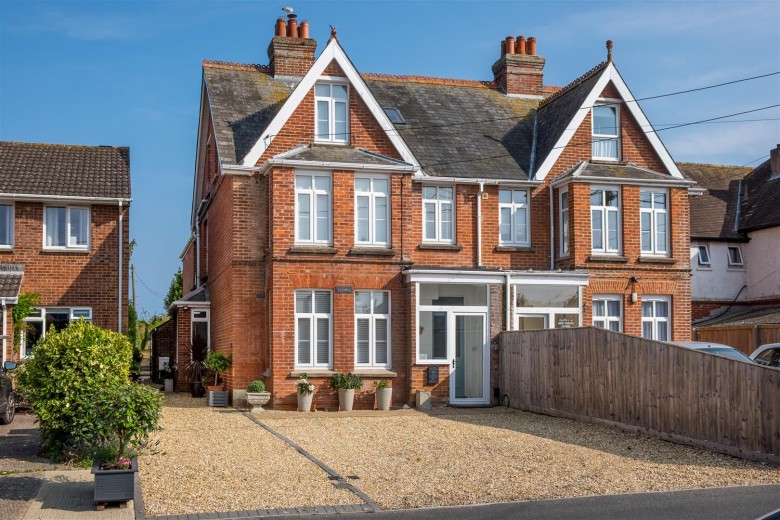 Click the photo for more details of Colwell Bay, Isle of Wight
