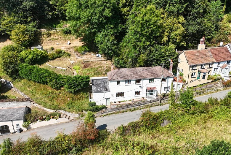 Click the photo for more details of Station Hill, Swimbridge, Barnstaple